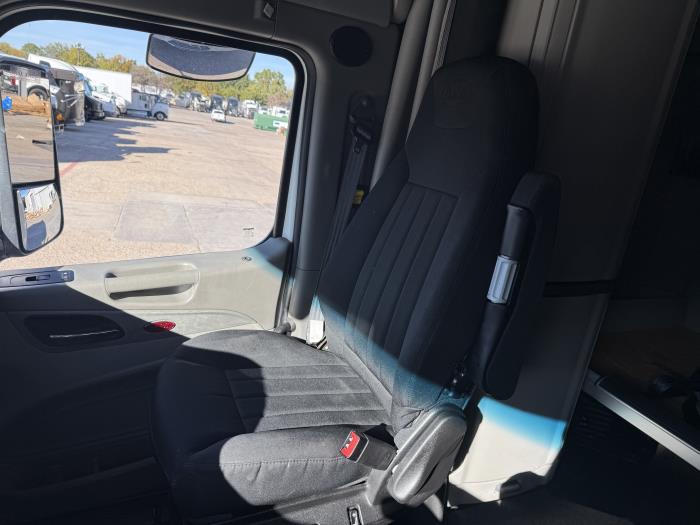 2022 Peterbilt 579-5