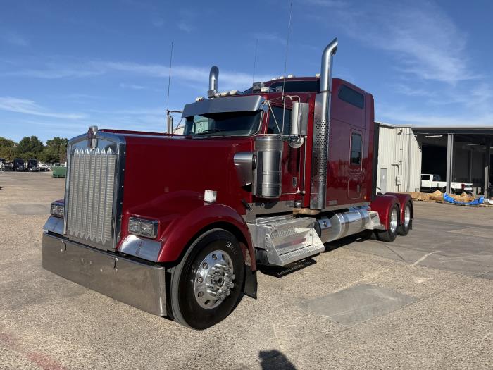 2021 Kenworth W900 photo 2