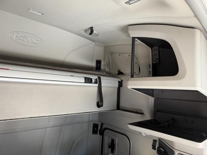 2022 Peterbilt 579-10