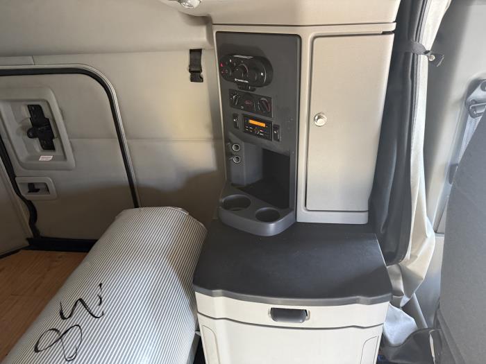 2022 Peterbilt 579-12