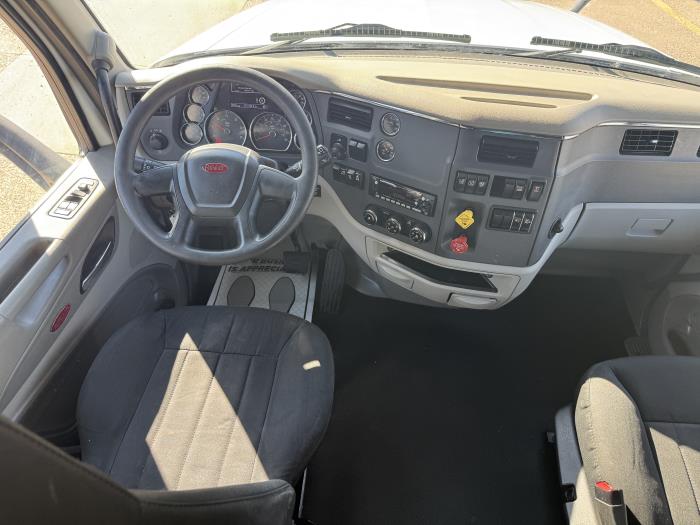 2022 Peterbilt 579-13