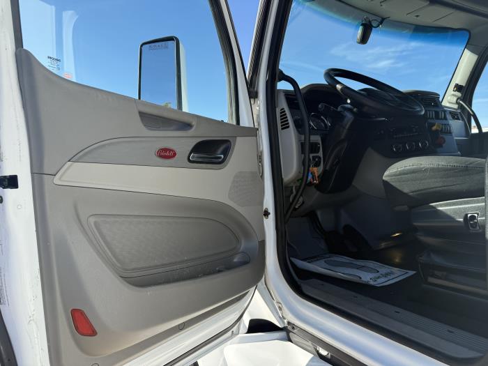 2022 Peterbilt 579-15