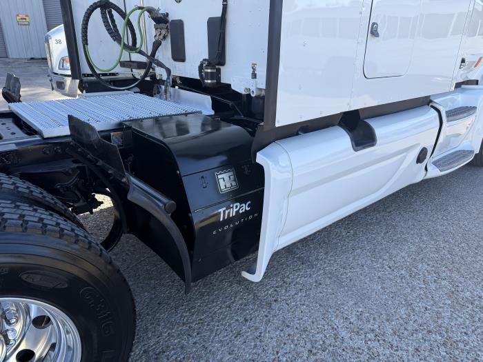 2022 Peterbilt 579-32