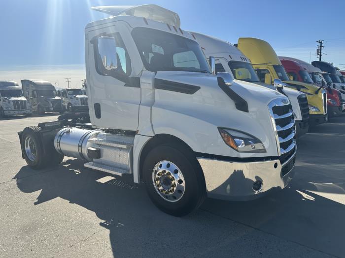 2023 Freightliner Cascadia-1