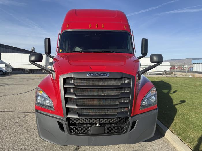 2022 Freightliner Cascadia-8