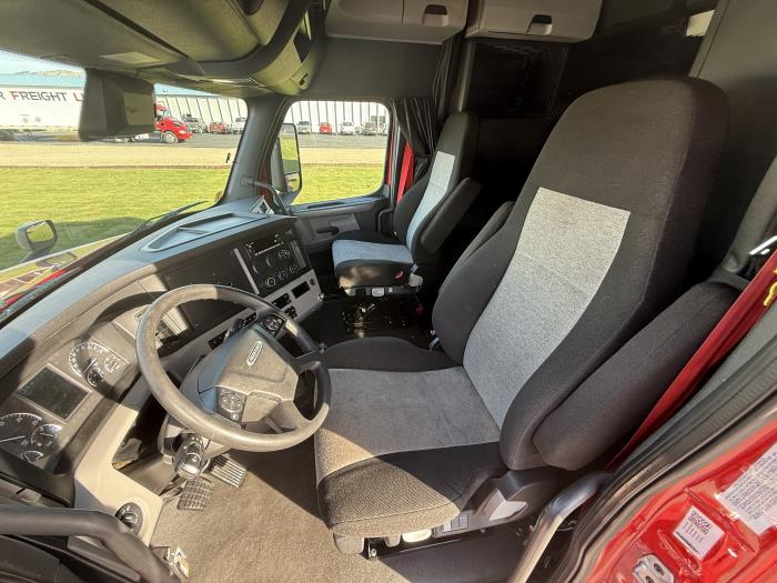 2022 Freightliner Cascadia-12