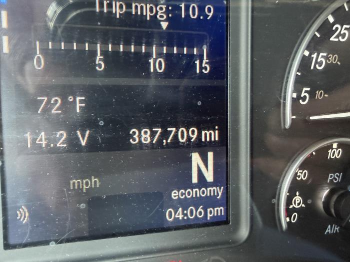 2022 Freightliner Cascadia-15