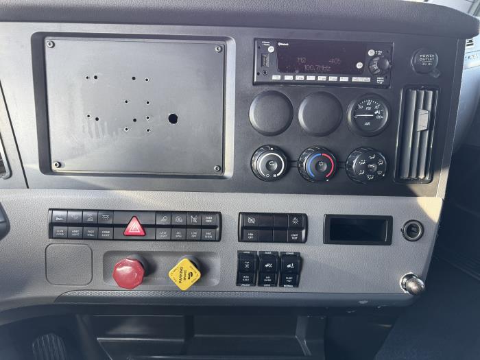 2022 Freightliner Cascadia-16