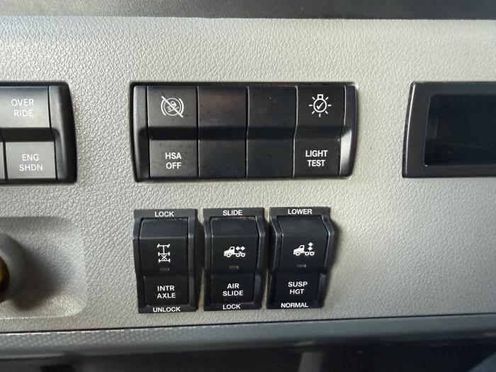 2022 Freightliner Cascadia-18