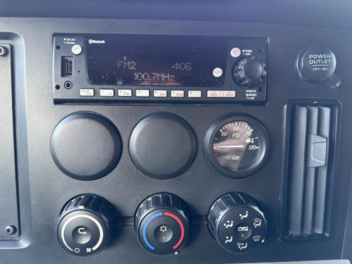 2022 Freightliner Cascadia-19