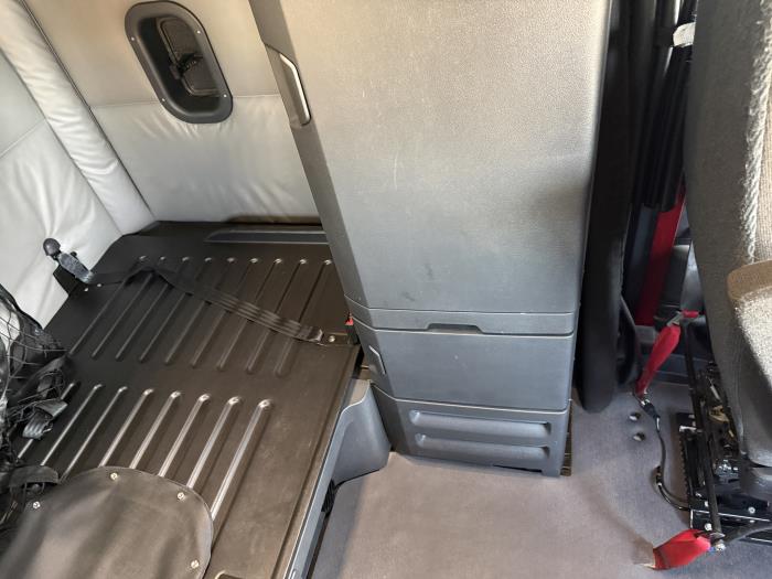 2022 Freightliner Cascadia-23