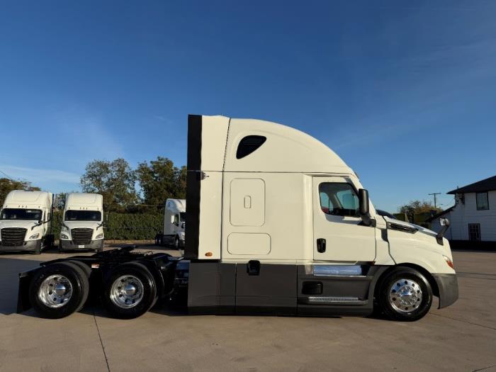 2023 Freightliner Cascadia-3