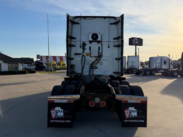 2023 Freightliner Cascadia-5