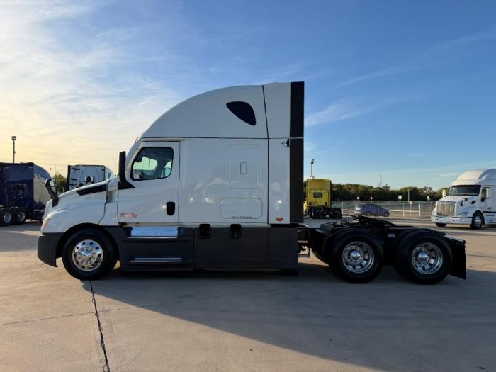 2023 Freightliner Cascadia-7