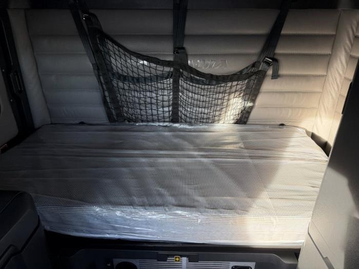 2023 Freightliner Cascadia-10