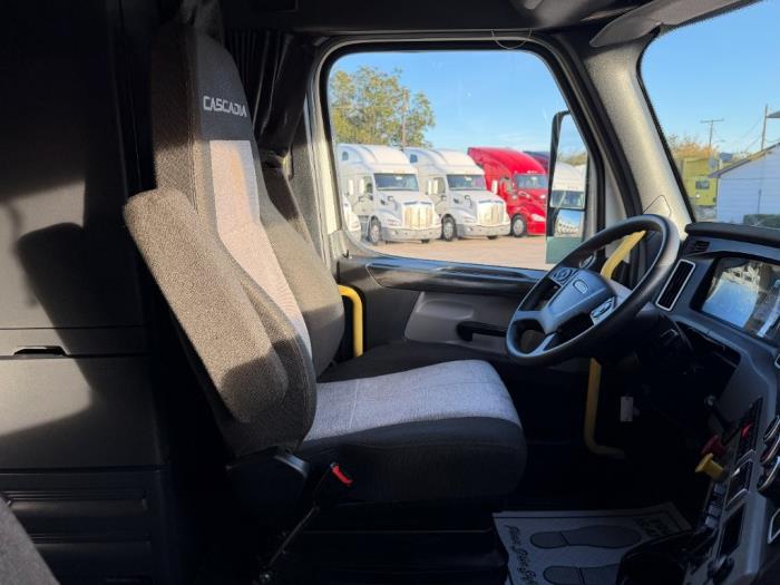 2023 Freightliner Cascadia-11