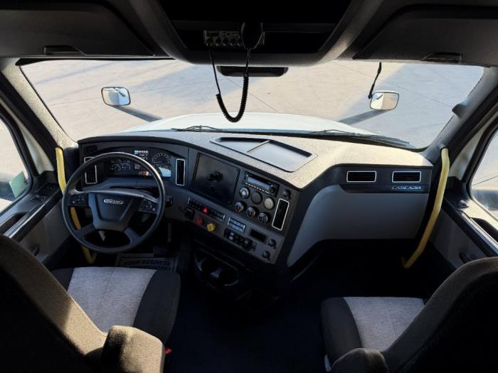 2023 Freightliner Cascadia-12