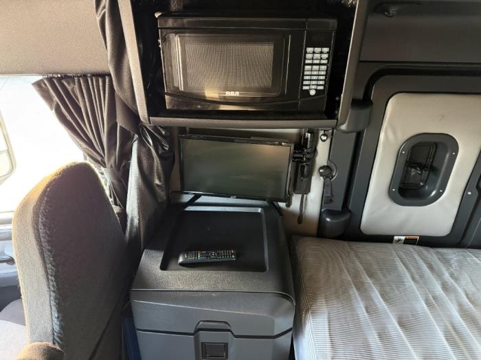 2023 Freightliner Cascadia-13