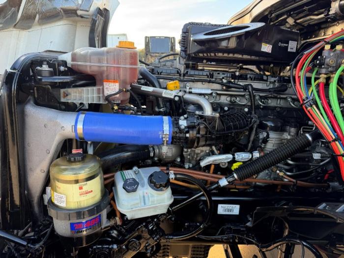 2023 Freightliner Cascadia-15