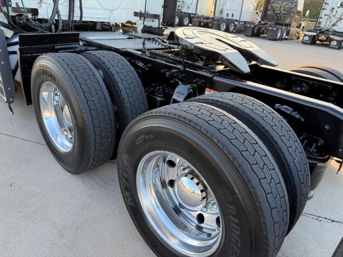 2023 Freightliner Cascadia-19