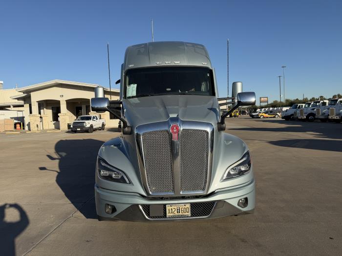 2024 Kenworth T680-8