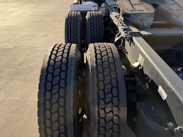 2024 Kenworth T680-12