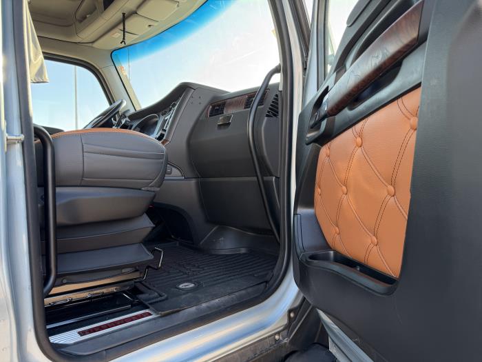 2024 Kenworth T680-22