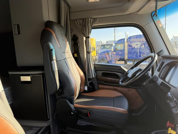 2024 Kenworth T680-23