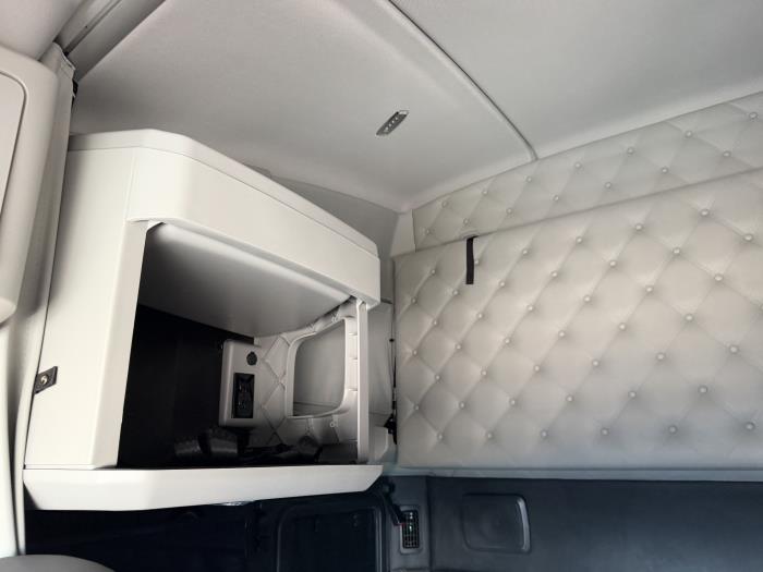 2024 Kenworth T680-28