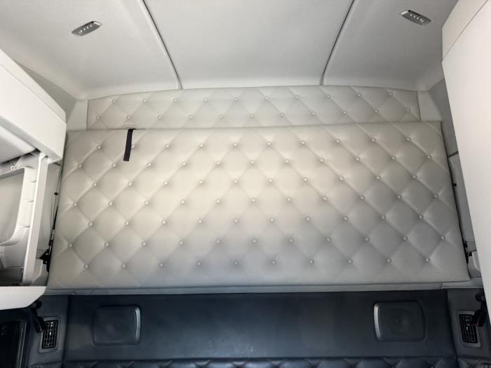 2024 Kenworth T680-29