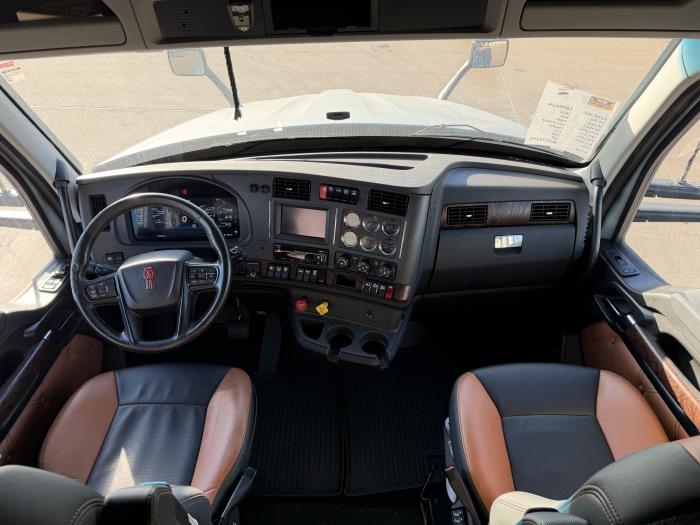 2024 Kenworth T680-35
