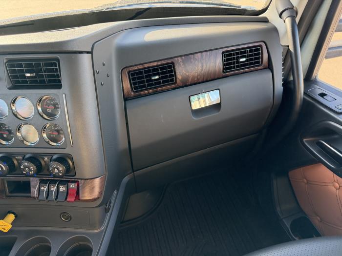 2024 Kenworth T680-36