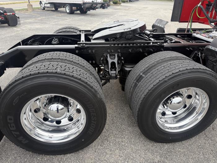 2021 Peterbilt 579-8