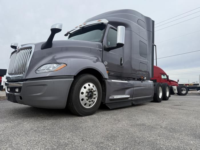 2022 International LT625-2