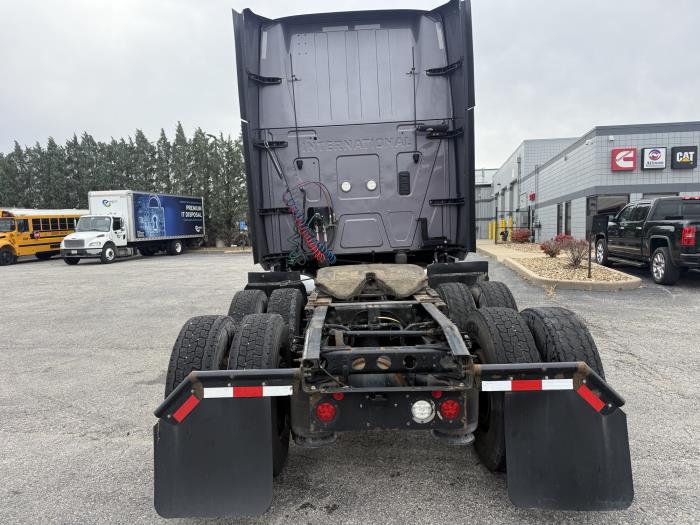 2022 International LT625-6