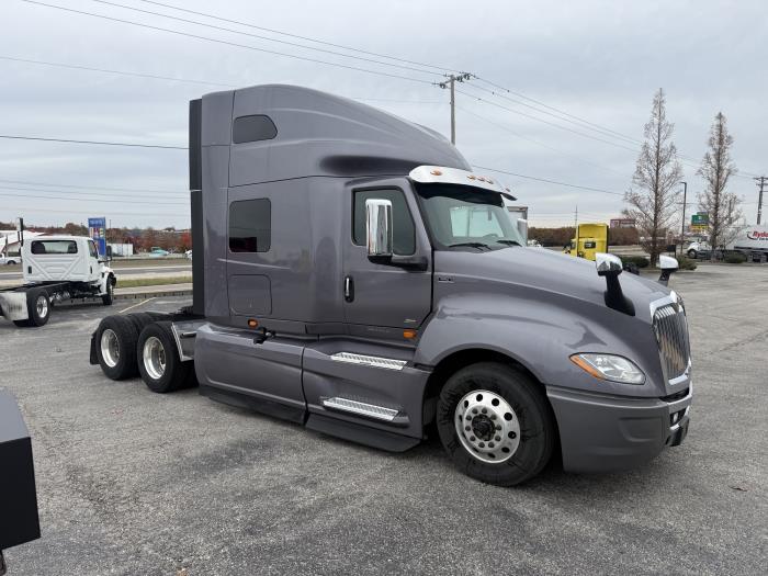 2022 International LT625-10