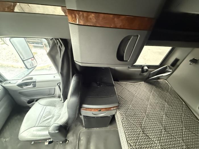 2022 International LT625-17