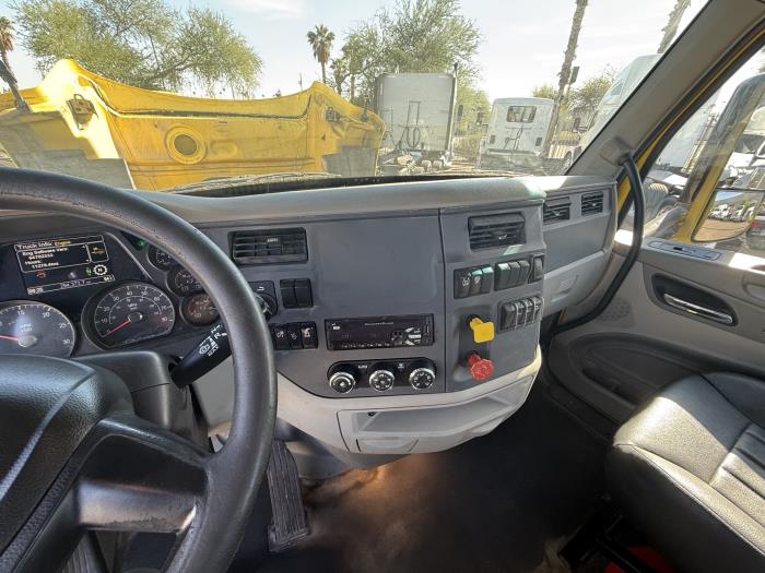 2021 Peterbilt 579-12