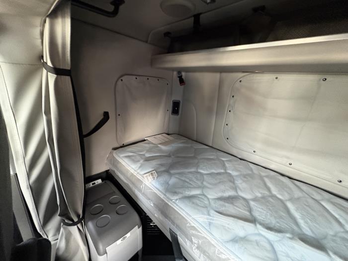 2024 Peterbilt 567-13