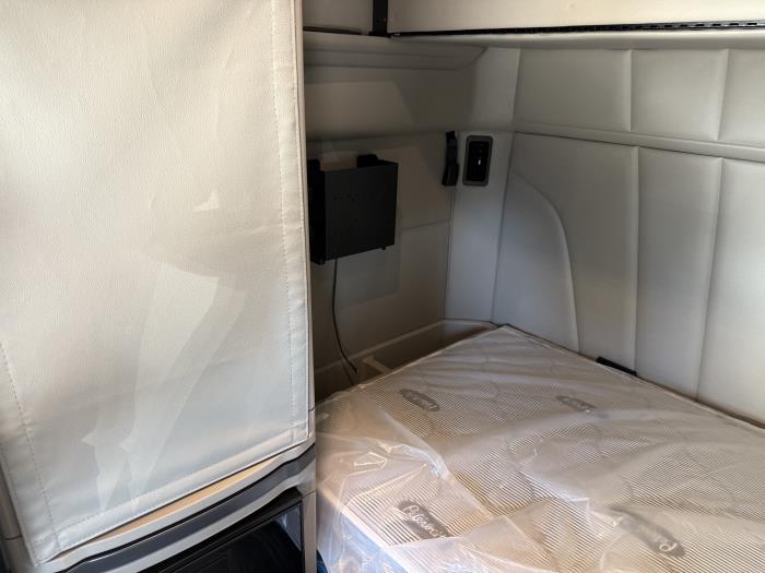 2026 Peterbilt 579-52