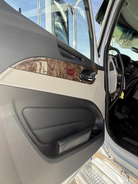 2026 Peterbilt 589-17