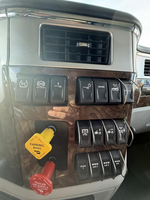 2026 Peterbilt 589-25