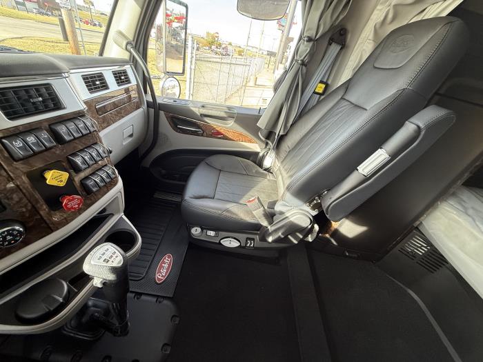 2026 Peterbilt 589-28