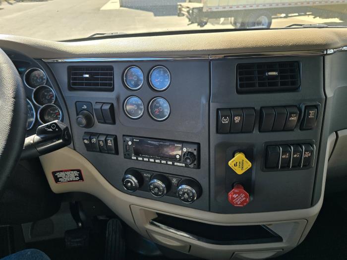 2022 Peterbilt 579-17