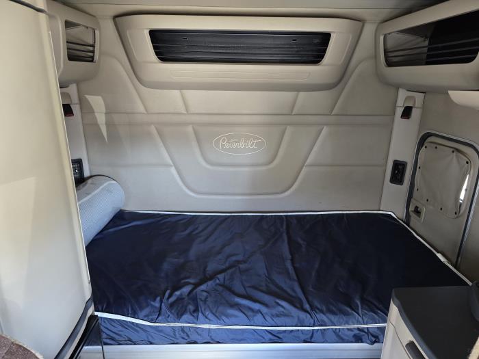 2022 Peterbilt 579-11