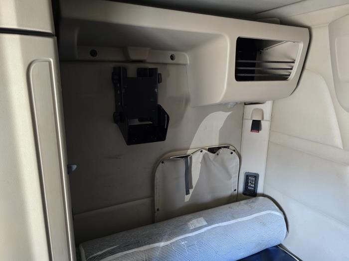 2022 Peterbilt 579-12