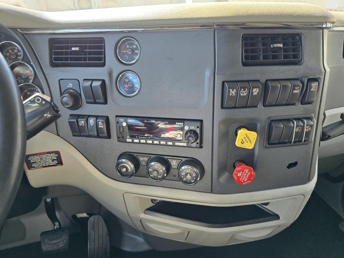 2022 Peterbilt 579-16