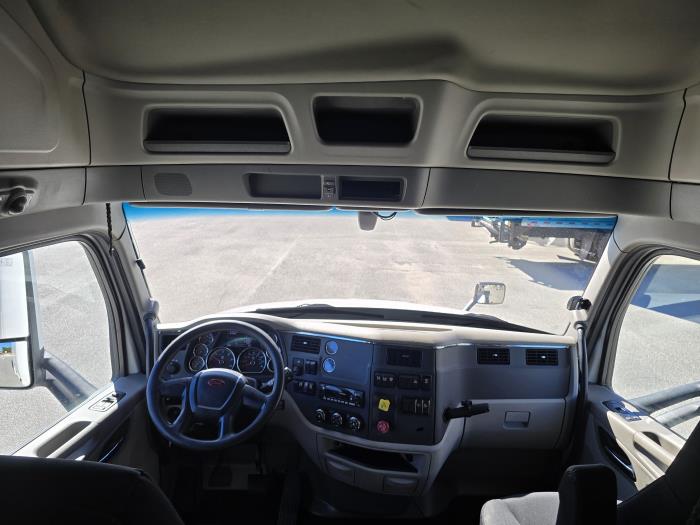 2022 Peterbilt 579-15