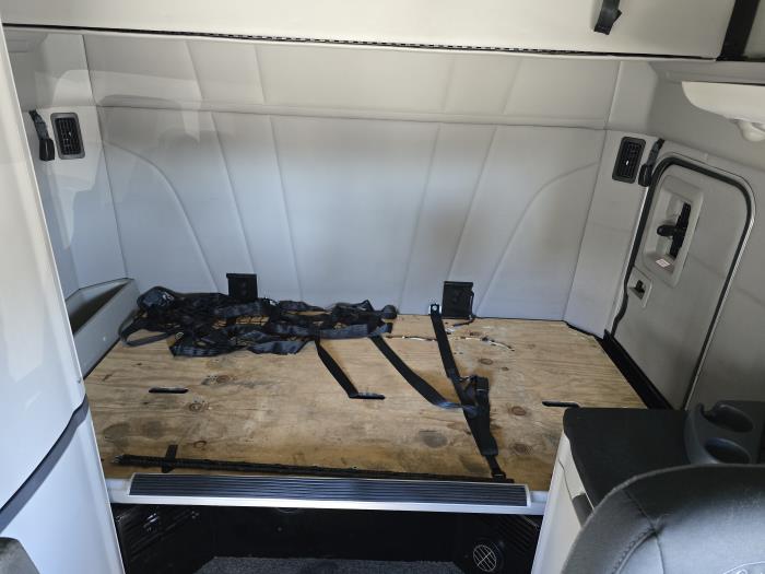 2022 Peterbilt 579-13