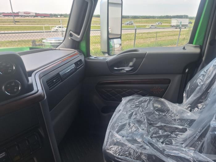 2025 International HX520-2